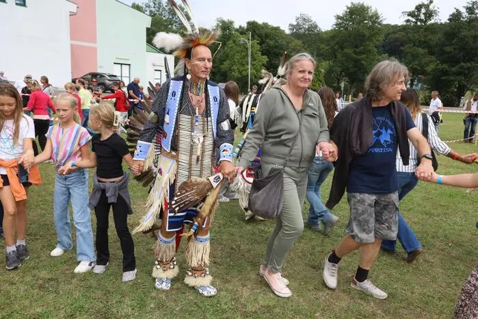 St. Stefan im Rosental stand ganz im Zeichen von Tänzen und Musik der original Native Americans. 