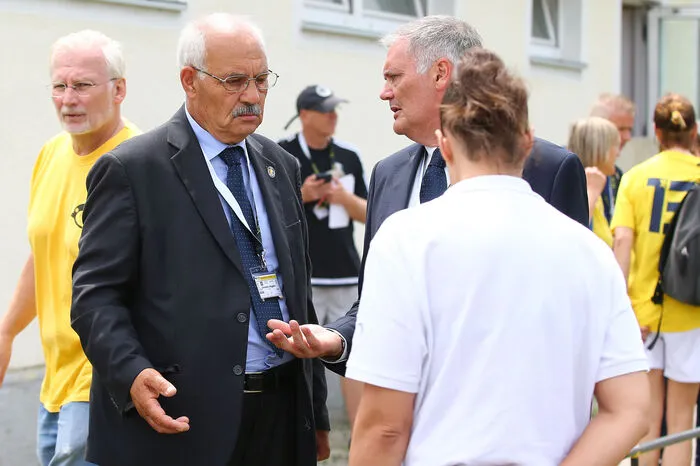 Diskussionen innerhalb des Vatikan-Teams: Bleiben oder Gehen?