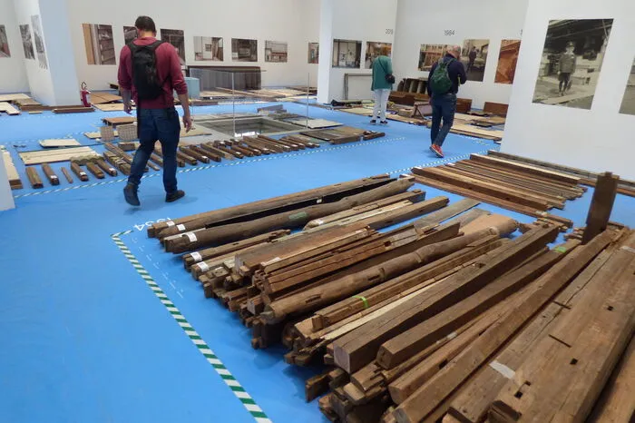 Der japanische Pavillon zeigt die Einzelteile eines traditionellen Holzhauses