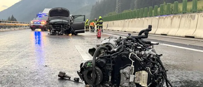 Der Motorblock wurde aus dem Fahrzeug gerissen