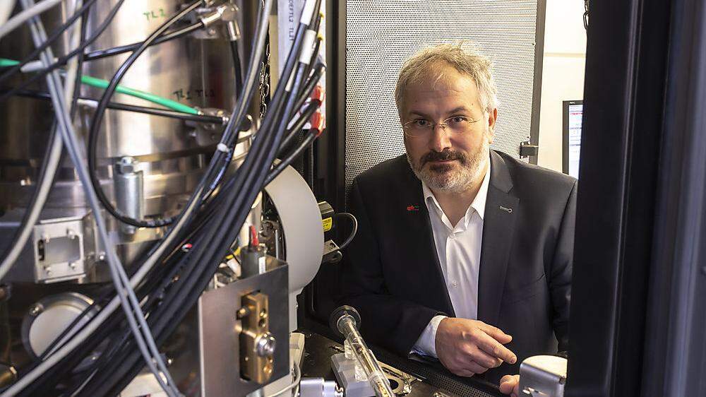 Gerald Kothleitner entwickelt am Zentrum für Elektronenmikroskopie neue Methoden, im Kleinsten physikalische Phänomene zu messen