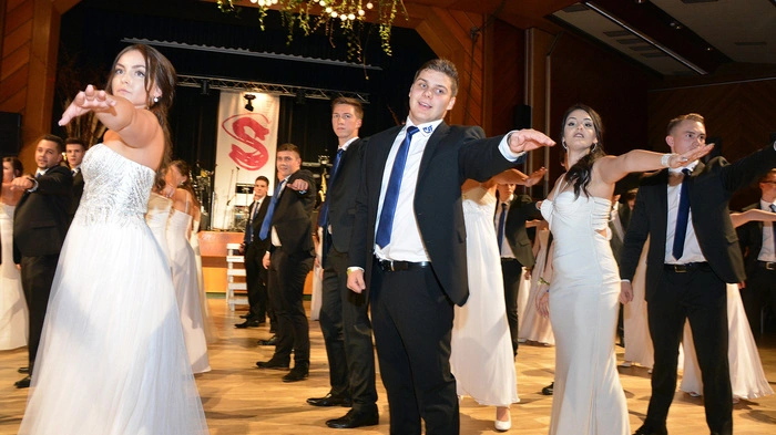 Ein Nacht lang nach den Sternen griffen die Maturanten der HAK und der HTL Fürstenfeld . . .