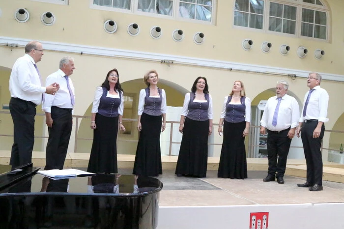 Grund war das „Festival der Chöre“, an dem „Die Stimmen aus Kärnten“ (Leitung: Roland Loibnegger) ... 