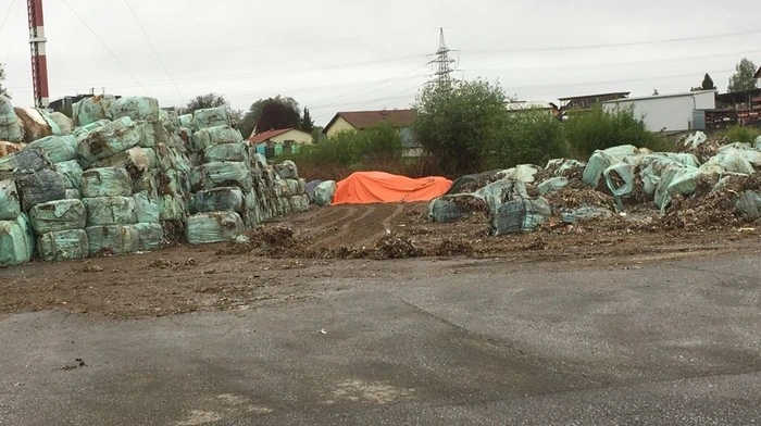 Leserreporter haben die Müllberge der Ungarn in Werndorf mit ihrer Kamera eingefangen. Klicken Sie sich durch die Bilder.