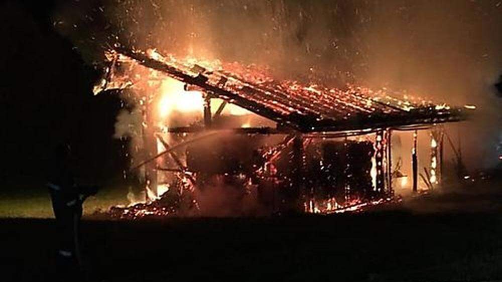 Ein Wirtschaftsgebäude in Görtschach fing wegen Blitzeinschlags Feuer