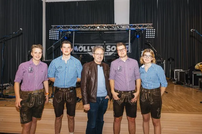 Karolina Pitterl (Tessenberg), Peter Troyer (Panzendorf), Bürgermeister Georg Hofmann, David Steidl (Tessenberg) und Leonie Pargger (Panzendorf)