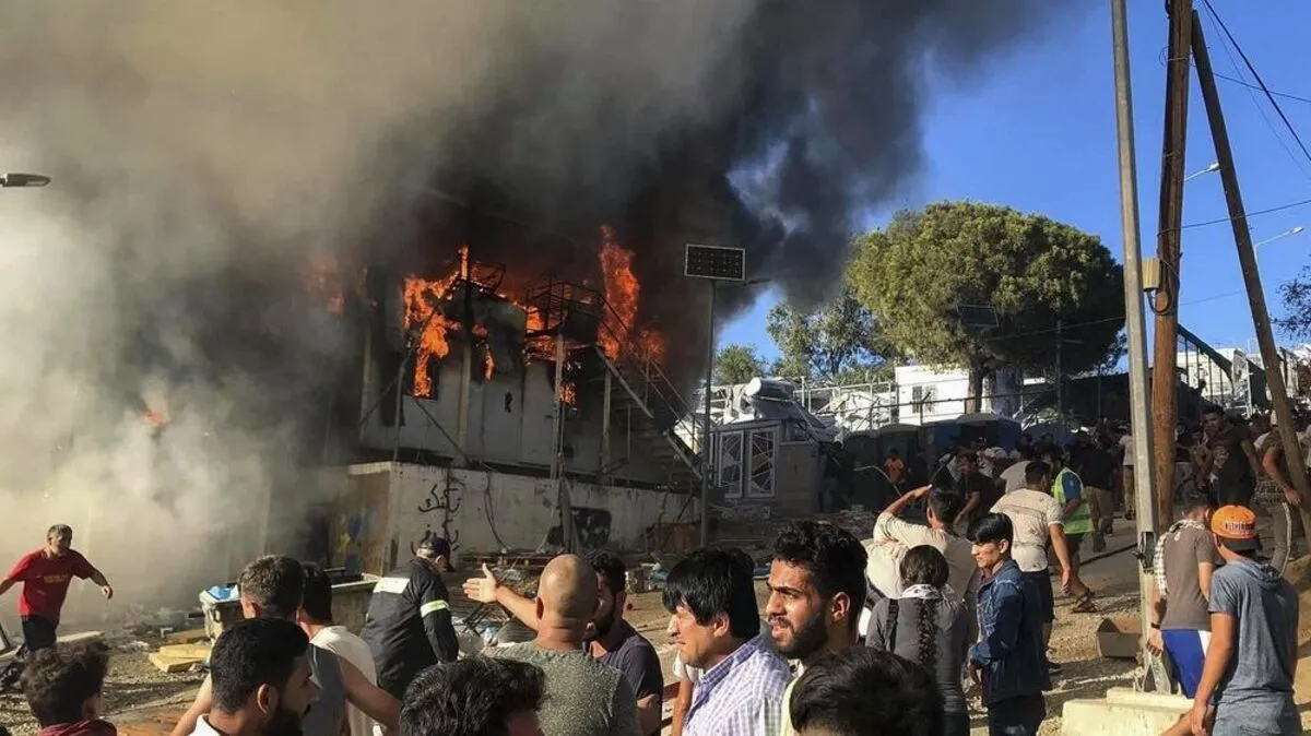 Flammen im Flüchtlingslager