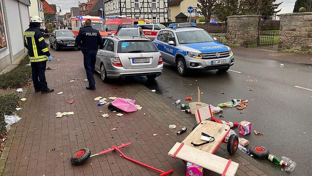 Ob es sich um einen Unfall handelt oder ob der Mann absichtlich in die Menschenmenge fuhr ist noch nicht bekannt