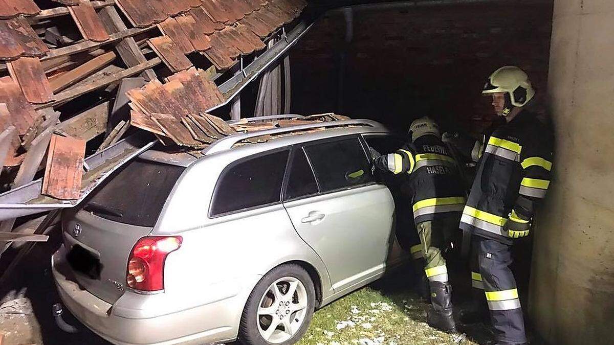 Der Lenker stieg unverletzt aus dem Auto