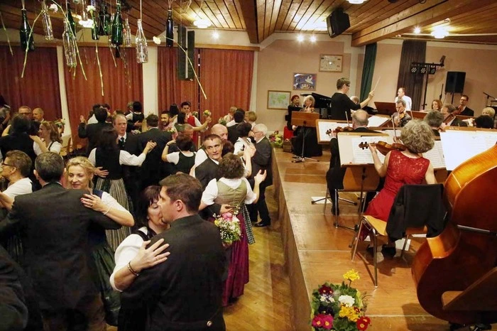 ...der mit einem engagierten Team das gesellschaftliche Großereignis im Kulturhaus organisierte.