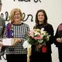 Bürgermeister Christian Scheider mit Preisträgerin Brigitte Janshoff, Stadträtin Corinna Smrecnik und Künstlerin Ina Loitzl (von links nach rechts) 