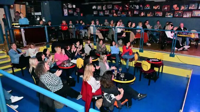 Anlässlich des internationalen Frauentags lud die Zeltweger SPÖ-Stadtparteileitung zu einem Kabarettabend im Theater im Keller.