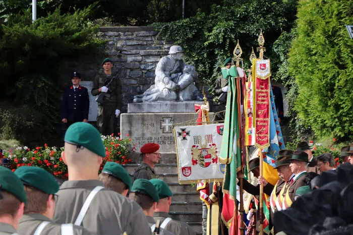 Davor gab es beim Kriegergedenkmal der Stadtgemeinde Straßburg ein Totenehrung mit Kranzniederlegung.