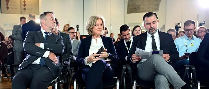 Vizekanzler und Medienminister Andreas Babler (SPÖ), ORF-Generaldirektorin Ingrid Thurnher sowie der designierte ORF-Generaldirektor Clemens Pig im Rahmen des "ORF-Zukunftsforums