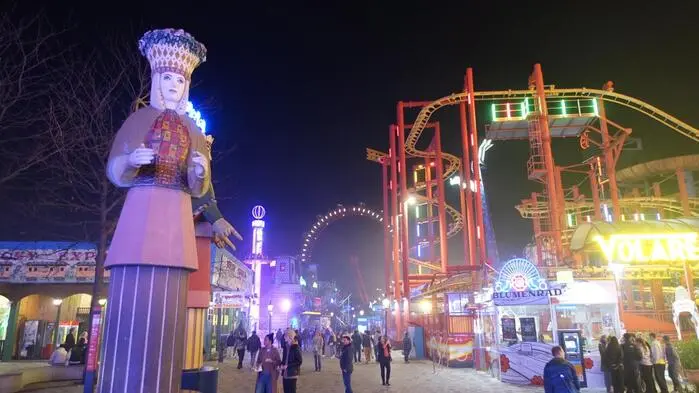 Im Wiener Prater oder auf Volksfesten: Von dort kennt man Fahrgeschäfte. Aber wer sind die (vermögenden) Familien dahinter? 