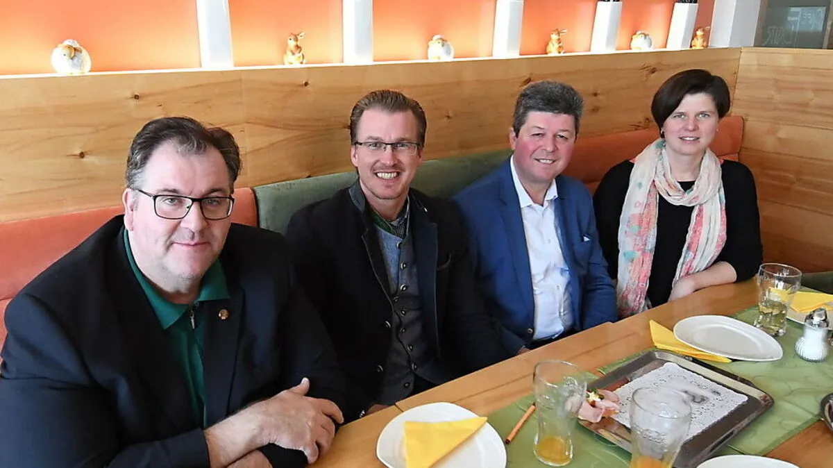 Regionalstellenleiter Thomas Heim, Landesgeschäftsführer Oliver Wieser, Regionalobmann Hans Hammer und Mitarbeiterin Sandra Reif