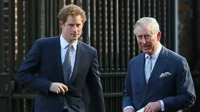 Prinz Charles mit seinem Sohn Harry