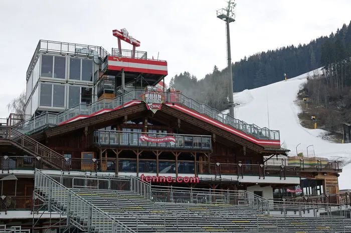 Der Tribünenaufbau auf der Hohenhaus Tenne ist ebenso schon bereit