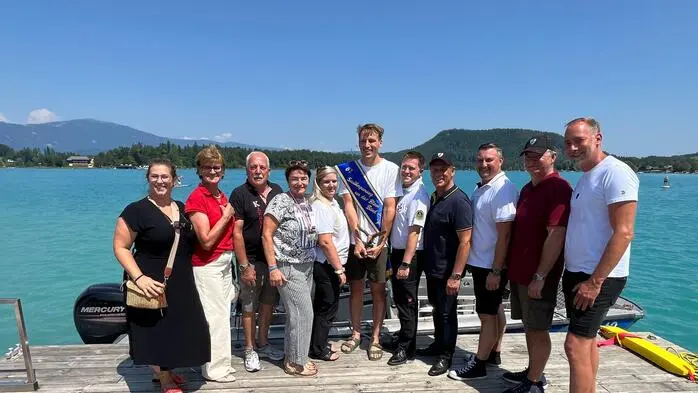 Wiegele, Bauer-Urschitz, Koren,Prettner, Kröpfl, Sieger Nikolaus Dittrich, Fleischhacker, Poglitsch, Oschounig, Linder und Samonig (von links) beim „Blauen Band vom Faaker See“