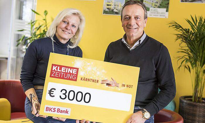 Igel-Immobilien Chef Herr Löcker übergab mit Mitarbeiterin Sonja Stromberger 3000 Euro