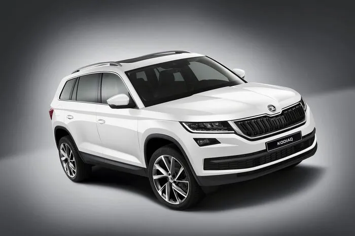 Škoda startet seine SUV-Offensive mit dem Kodiaq: Mit einer Länge von 4,7 Metern überragt der große Wagen den Yeti um fast 50 Zentimeter. Der Fünfsitzer, der auf dem VW Tiguan basiert und fürstlich Platz bietet, ist optional auch mit sieben Sitzen zu haben.