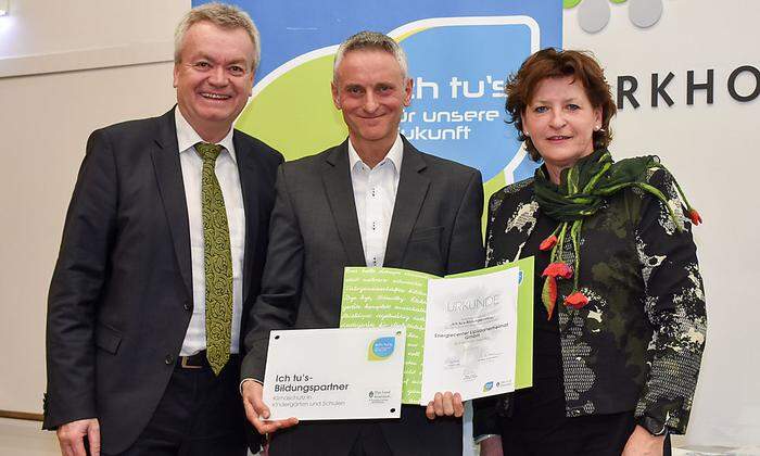 Geschäftsführer Johannes Binder nahm im Namen des Energiecenters den Preis im Grazer „Steiermarkhof“ entgegen