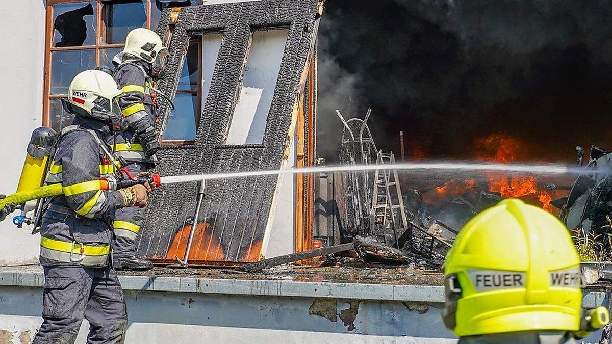 87 Florianis von neun Feuerwehren bekämpften die Flammen 