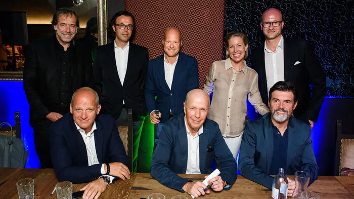 Hochkarätige Diskutanten: Hintere Reihe (von links): Michael Gaisbacher (Ad-ventures), Stefan Schöller (Piaty Müller-Mezin Schoeller Rechtsanwälte Graz), Gerhard Goldbrich (Der Grazer), Snowboard-Weltmeisterin Heidi Neururer (KULMINATION), Bernd Pürcher (art + event; Veranstalter Opernredoute Graz)Vordere Reihe: Herwig Straka (e/motion sports. athlets. events), Bernd Chibici (Berater, Autor und Journalist) sowie Ex-Skisprungstar und Event-Manager Hubert Neuper