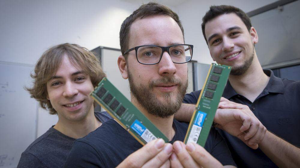 Die jungen Forscher Daniel Gruß, Moritz Lipp und Michael Schwarz