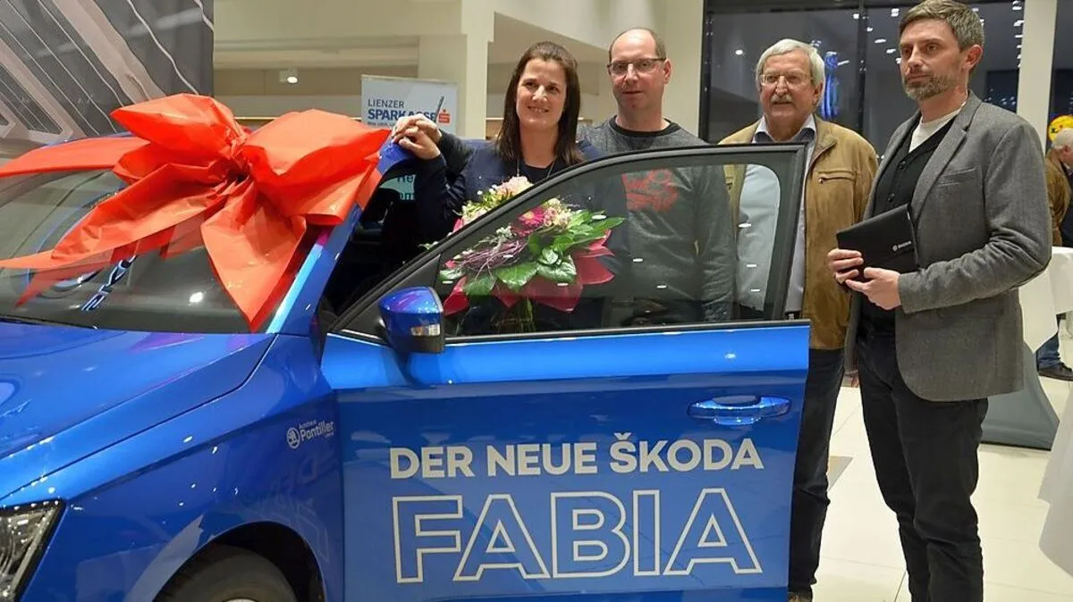 Irmgard und Hermann Schilcher, City-Ring-Obmann Robert Geiger und Luis Robitsch