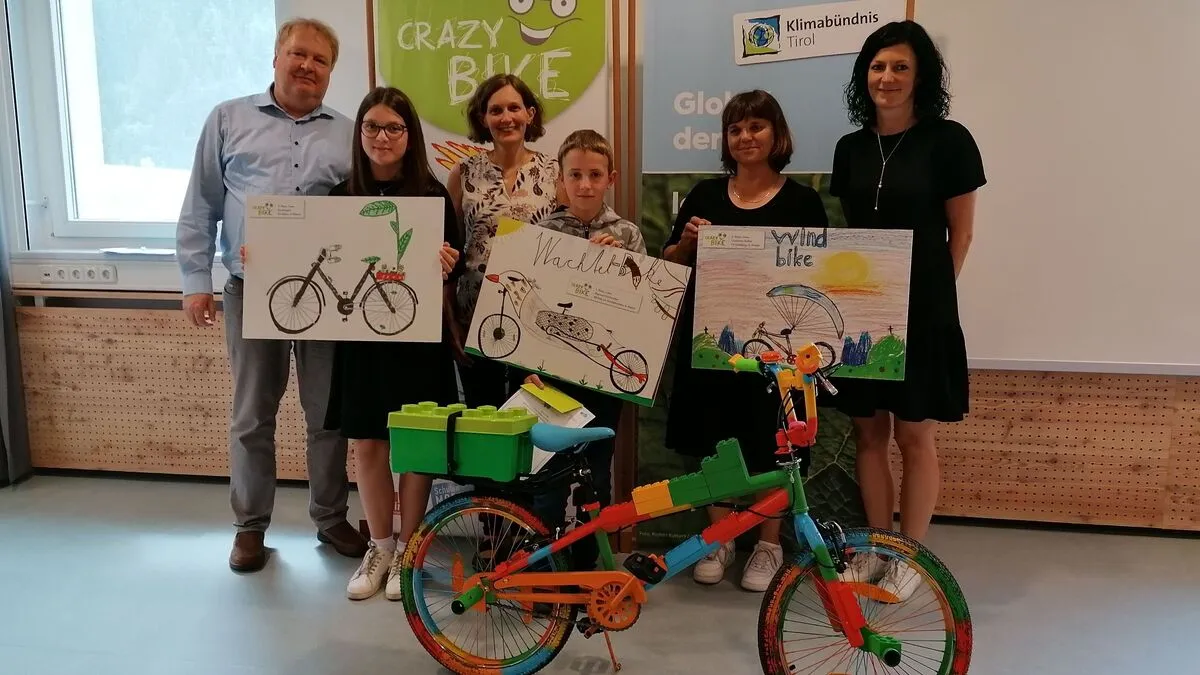 Thomas Greuter, Schulqualitätsmanager BZ Kals, Pia Bürgler, Sabine Aigner, Klimabündnis Tirol; Raphael Grafmüller, Erika Rogl, Bürgermeisterin von Kals; Michaela Troger, Direktorin BZ Kals 
