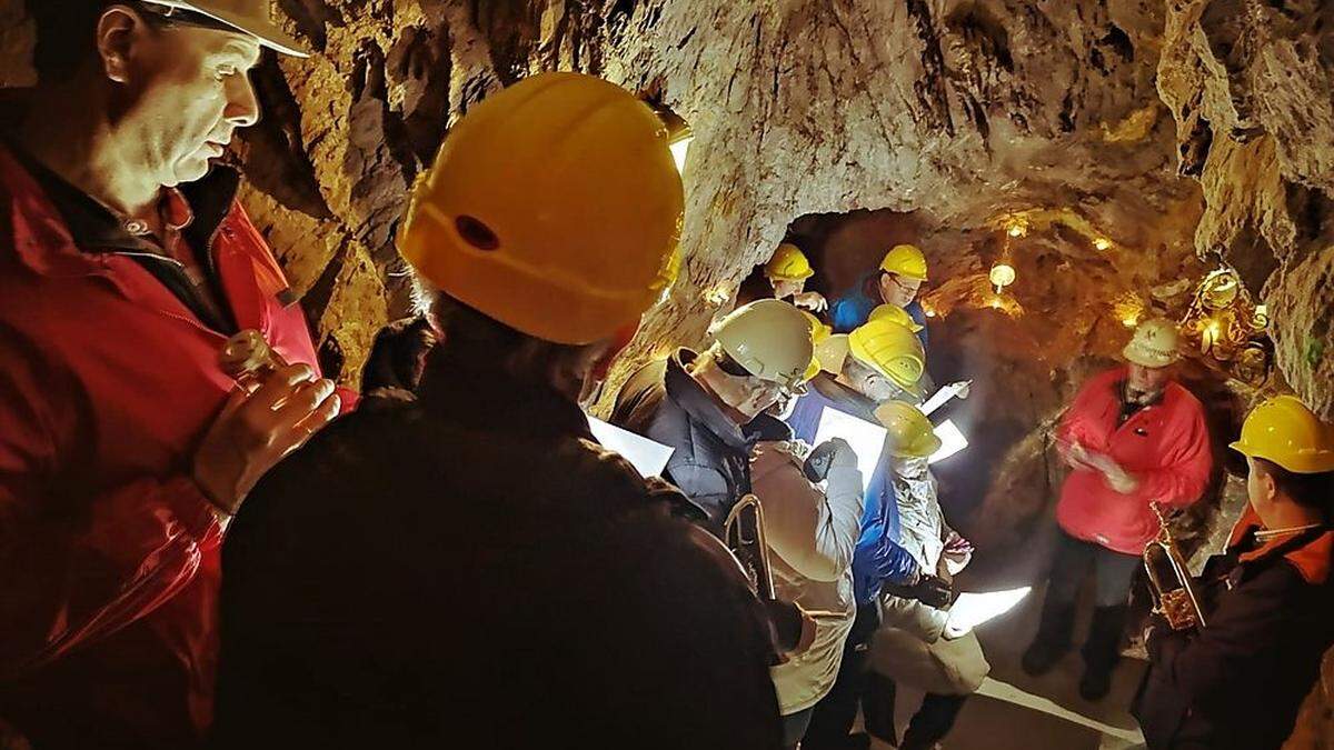 Stimmungsvolle Mettenschicht im Arzberger Schaustollen