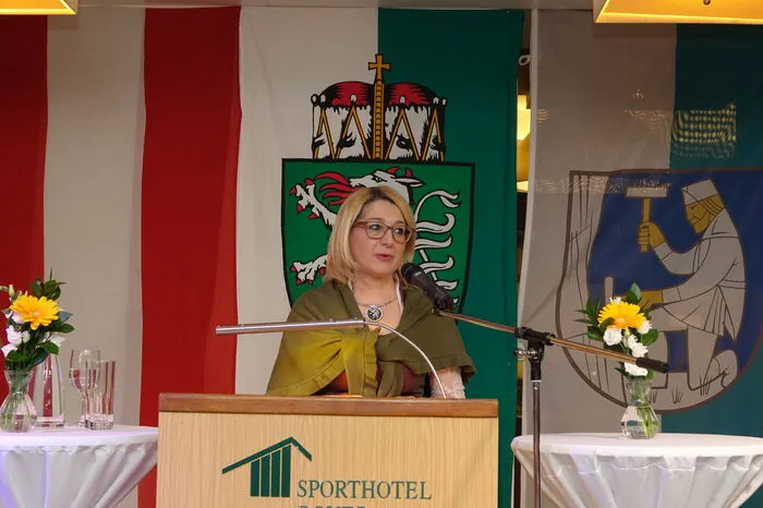Bürgermeisterin Elisabeth Krammel in ihrer Laudatio: "Als Bürgermeisterin von Schladming darf ich im Namen aller Bürgerinnen und Bürger mit Stolz behaupten, dass die Stadt und deren Erfolg mit dem Namen Royer untrennbar verbunden ist".