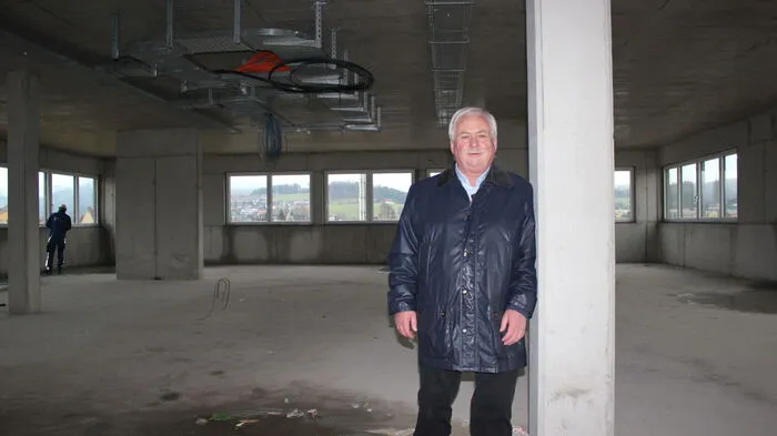 Josef Hütter, Generaldirektor vom Lagerhaus Graz-Land, führte die Kleine Zeitung exklusiv auf der Baustelle für das künftige Lagerhaus-Zentrum in Voitsberg und Bärnbach herum. Auf dem Foto zu sehen: Der Verwaltungstrakt mit Hütters künftiges Vorstandsbüro.