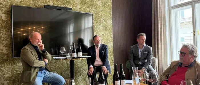 Winzer Roland Velich und der Politiker Sepp Schellhorn brachten im Mai den Stein ins Rollen.