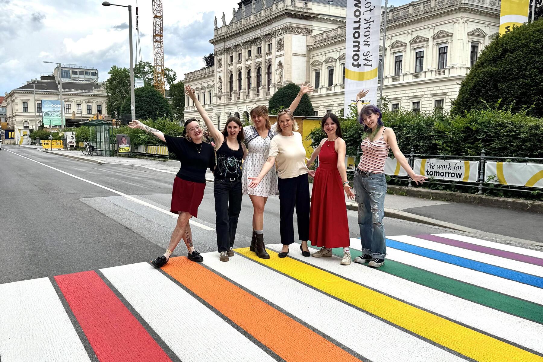 Graz hat zwei neue Regenbogen-Zebrastreifen dazube