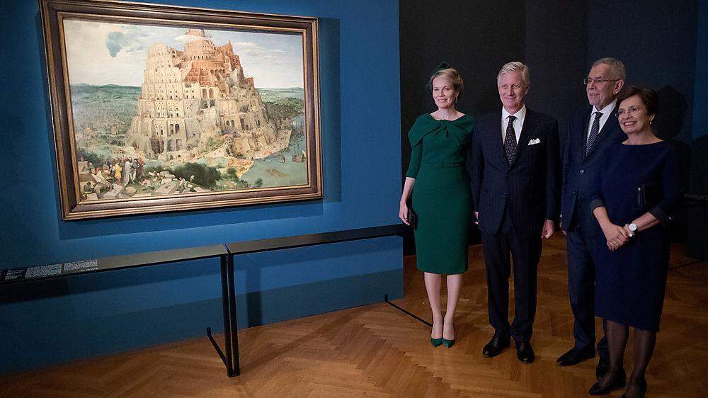 Der belgische König Philippe mit seiner Frau Mathilde, Bundespräsident Alexander Van der Bellen und seine Frau Doris Schmidauer bei der Ausstellungseröffnung