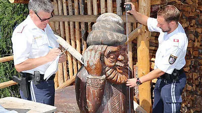 Die 1,60 Meter hohe Holzfigur fiel im Sommer auf einen Fünfjährigen, der bei dem Unfall starb