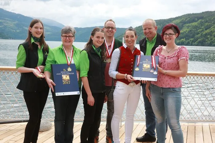 Fünfmal Gold gab es in Klagenfurt und Völkermarkt: Klagenfurt – Höhere Bundeslehranstalt Pitzelstätten: Topfen; Olga und Markus Voglauer, vlg. Biohof Kummerer: Landtopfen aus Bioheumilch &amp; Bauernbutter aus Bio-Heumilch.Völkermarkt – Nina Petzner vlg. Ziegenhof Luger: Ziegenweichkäse mit Bockshornkleesamen &amp; Ziegenbutter.