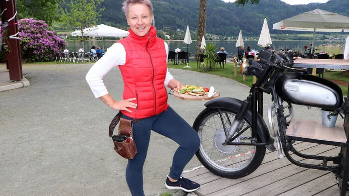 Die Pächterin Manja Konratzki freut sich auf ihren Besuch im "Cafe Pavillon" in Bodensdorf direkt am See!