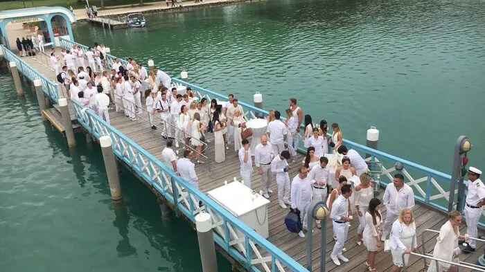 Auch Kärntens Prominenz feierte am Freitagabend in Weiß. Klicken Sie sich durch die Bilder!