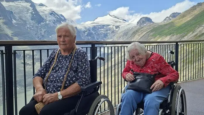 Ein Mal den Blick über den Nationalpark Hohe Tauern schweifen lassen – dieser Traum ging für die Seniorinnen Maria Lang und Rosa Siegl vor Kurzem in Erfüllung
