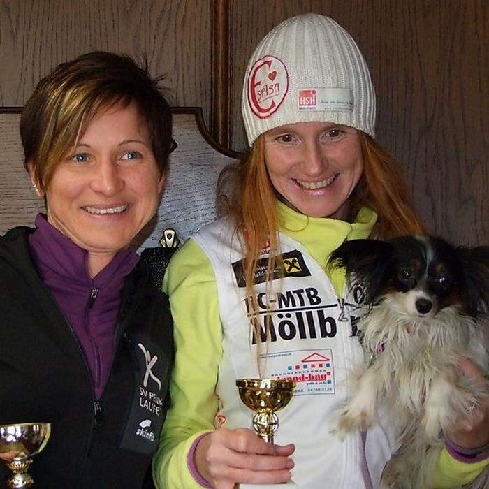 Damensiegerin Marlies Penker (rechts) und die Zweite Heidi Striednig vom SV Penk