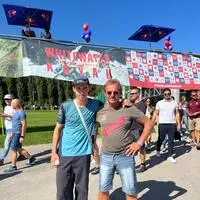 Kajakfahrer Luca Zint (links) mit Sponsor und Papa Christian Karnath