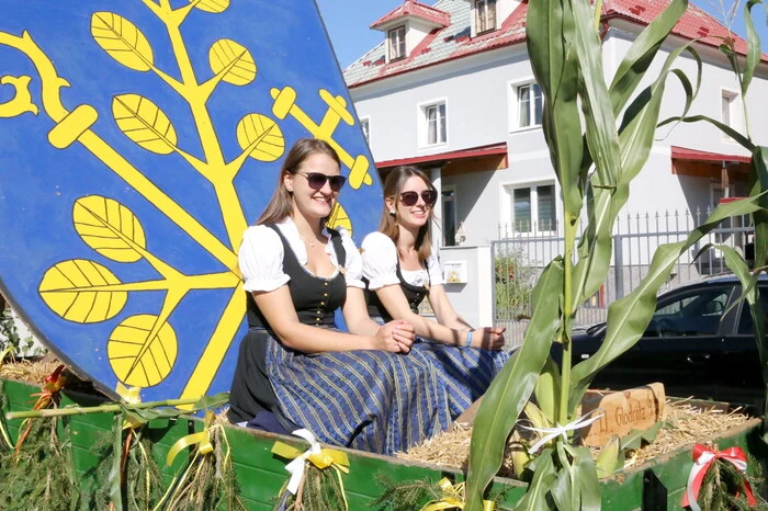 Grund war das 65-Jahr-Jubiläum der Landjugend (LJ) Straßburg. 