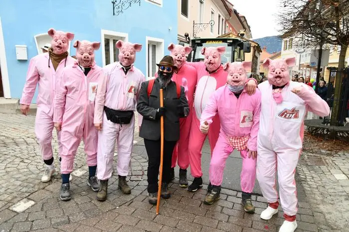 Auch die Sauwirtschaft war ein Beitrag beim Umzug.