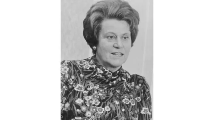 Ingrid Leodolter (SPÖ) - Gesundheitsministerin von 1972 bis 1979 Sie begann ihre medizinische Laufbahn am Wiener Sophienspital, in dem sie von 1961 bis 1971 auch als ärztliche Leiterin fungierte, ehe sie das neu eingeführte Ministerium für Gesundheit und Umweltschutz übernahm.