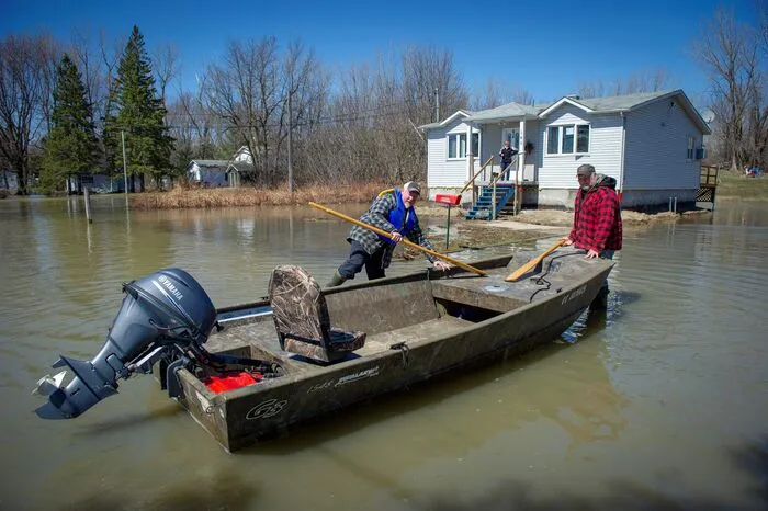 Am schwersten betroffen war demnach die Region Beauce südöstlich der Provinzhauptstadt Quebec. In der Gemeinde Sainte-Marie standen rund 1.000 Häuser unter Wasser.