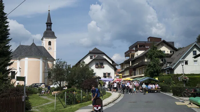 Tausende Besucher aus allen Teilen der Steiermark, aus mehreren Bundesländern sowie aus Ungarn und Bayern waren zum 33. Krapfenkirtag nach Mönichwald gekommen