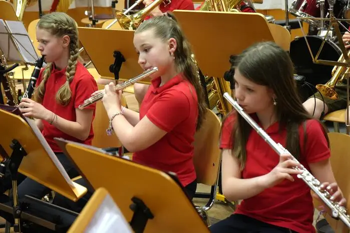 Erstmals beim Konzert spielten die Jungmusikerinnen Jasmin Lanz und Sophia Wohlmuther auf der Querflöte und Miriam Diethart auf der Klarinette.